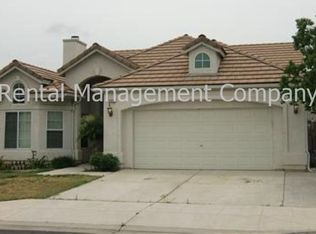 2955 E Deyoung Dr, Fresno, CA 93720