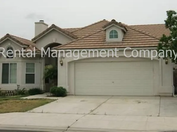 2955 E Deyoung Dr, Fresno, CA 93720