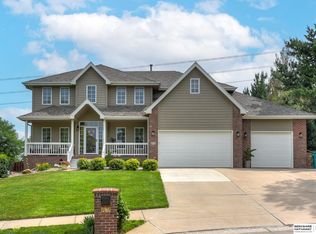 903 Killarney Dr, Papillion, NE 68046