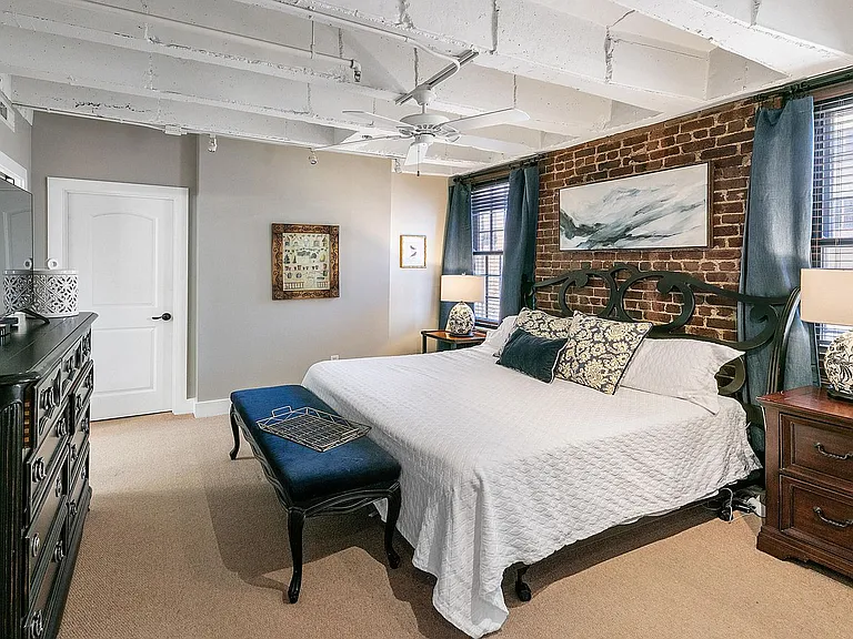 535 Locust St #303 — Photo 14