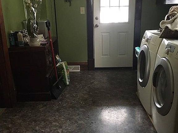 Back entryway- laundry room
