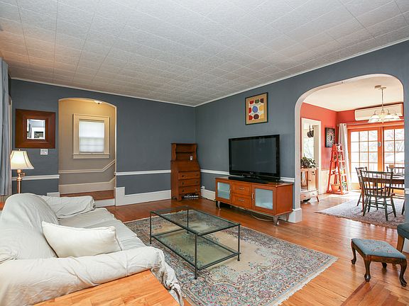 Sunlight Pours into this Home!