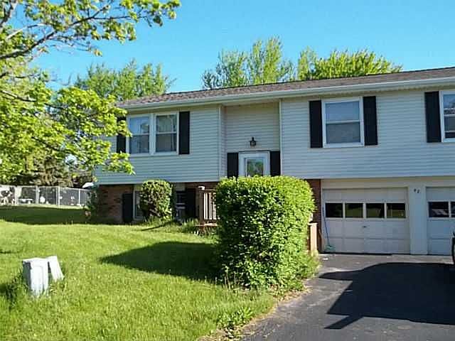 1st image of 42 Coachlight Cir