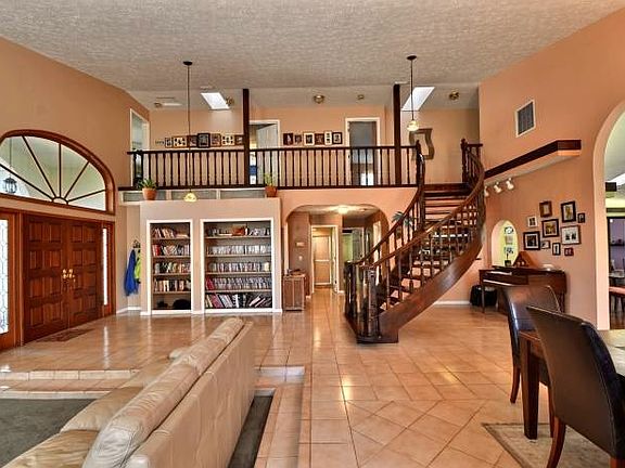3rd image of 530 Cross Creek Cir