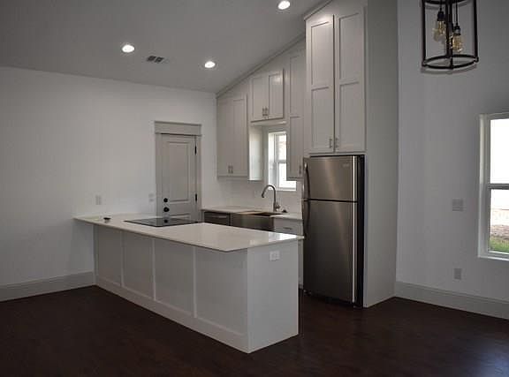 5th image of 1216 W Nelson St