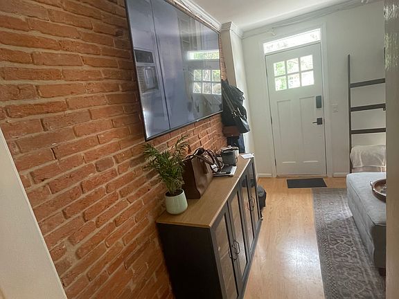 3rd image of 2218 Bank St
