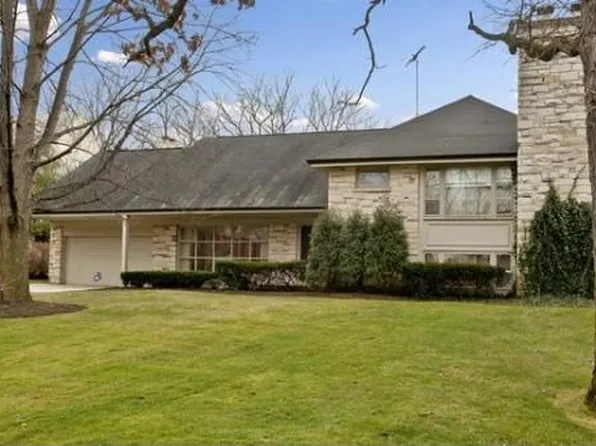 630 Stonegate Ter, Glencoe, IL 60022