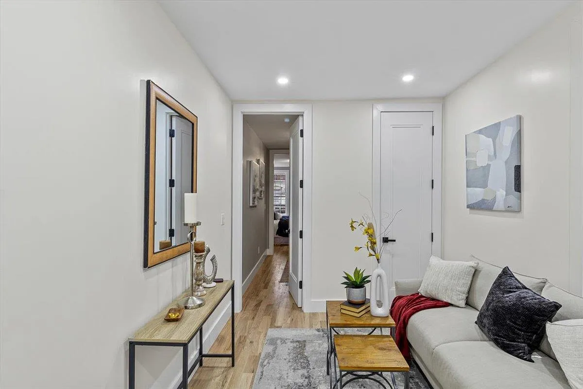 Building Photo - 121 41st St #3