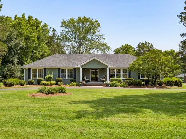2115 Harding Pl, Murfreesboro, TN 37129