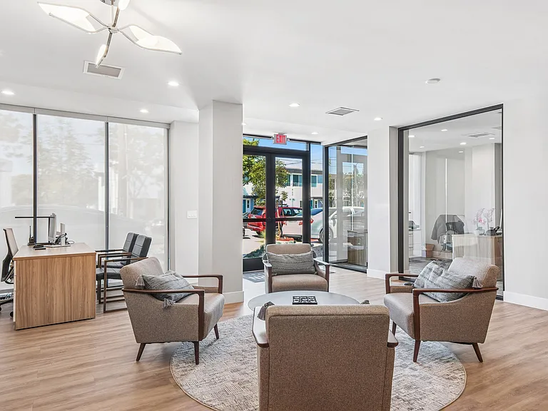 The Modern Apartments — Photo 18