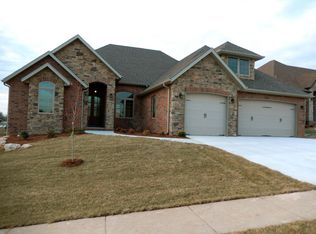 2921 S Camber Ave, Springfield, MO 65809