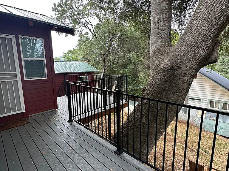 435 Barretta St — Photo 3