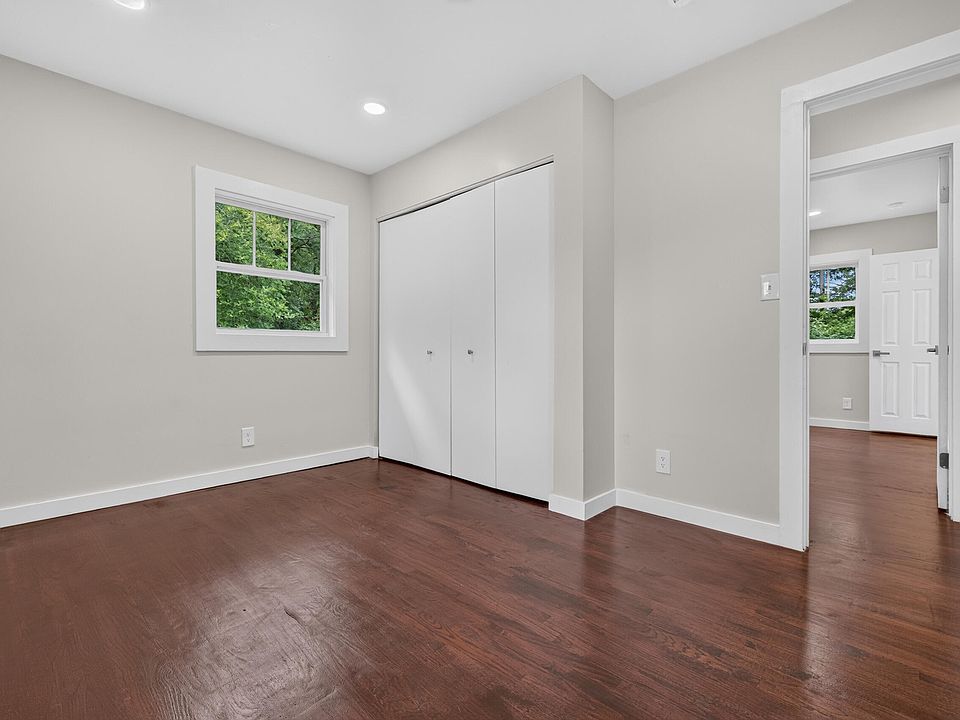 1652 Charleston Ave, photo 23