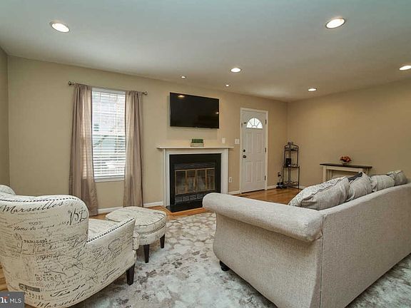 4th image of 14932 Hyatt Pl