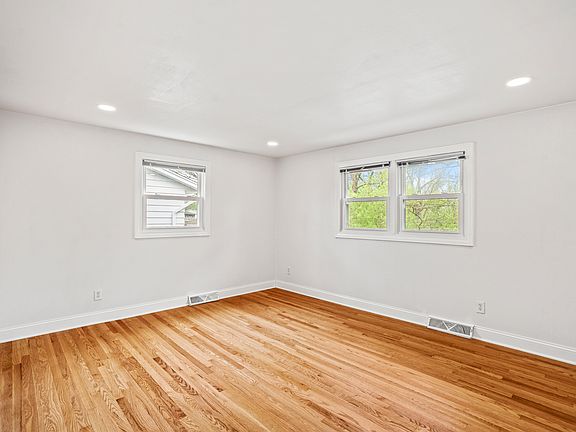 3rd image of 11827 W Diane Dr