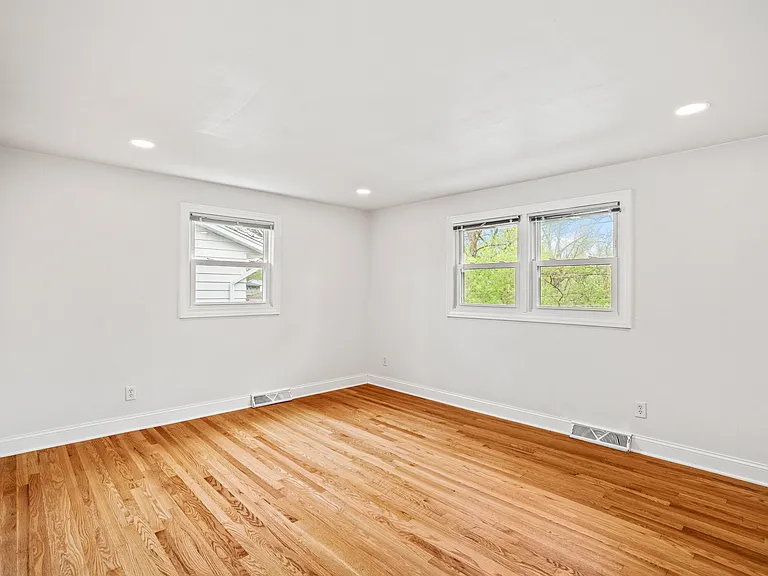 11827 W Diane Dr — Photo 3