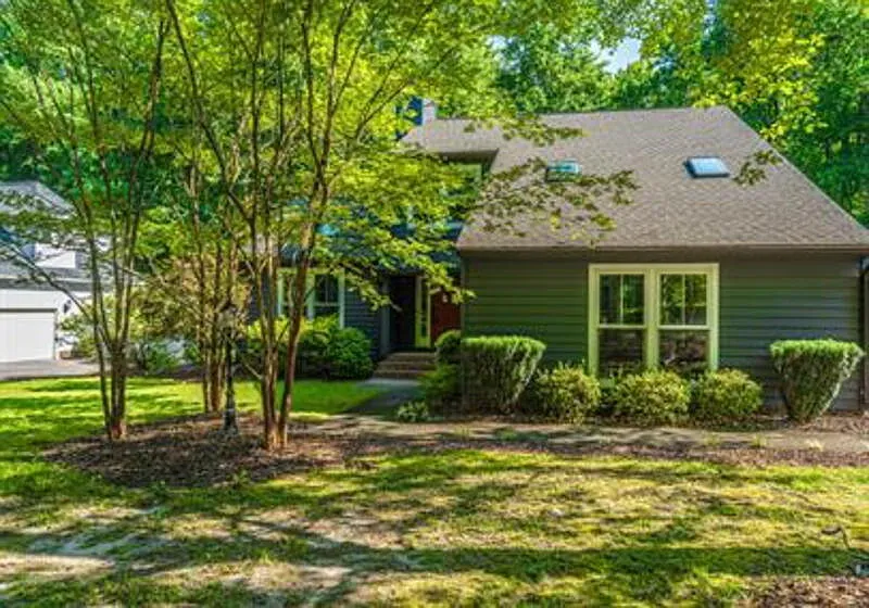 145 Sandhurst Pl