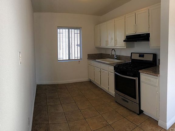 2nd image of 1518 E 51st St