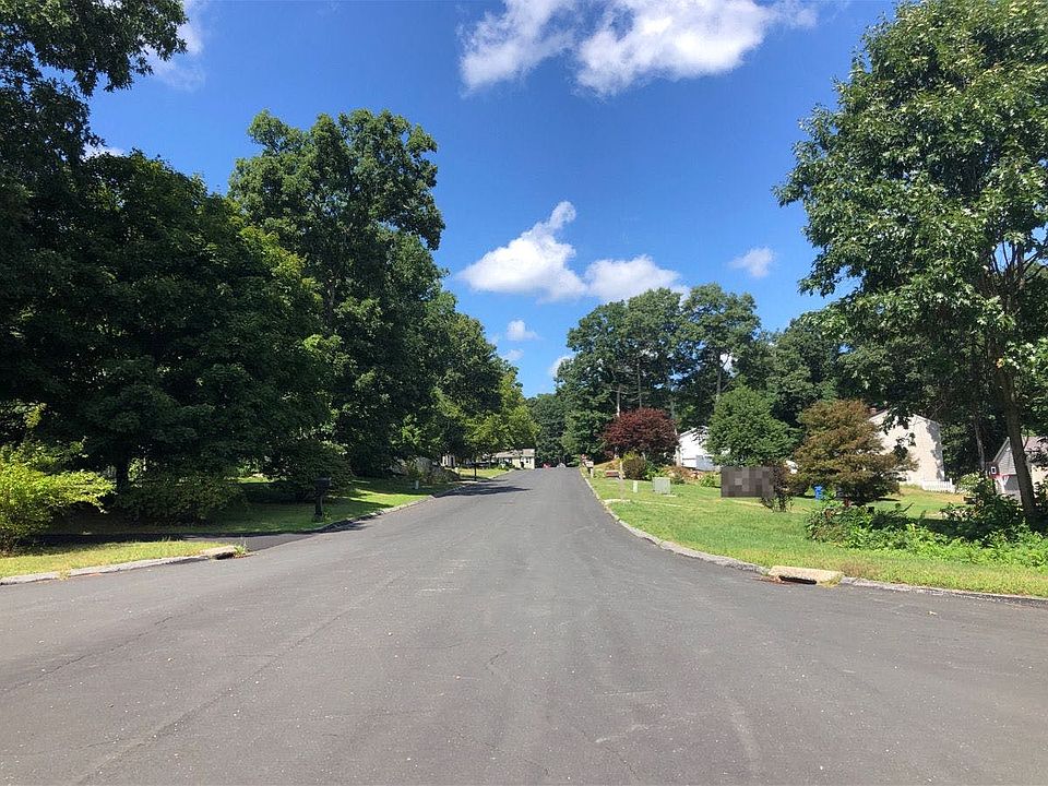 2nd image of 3 Tamarack Cir