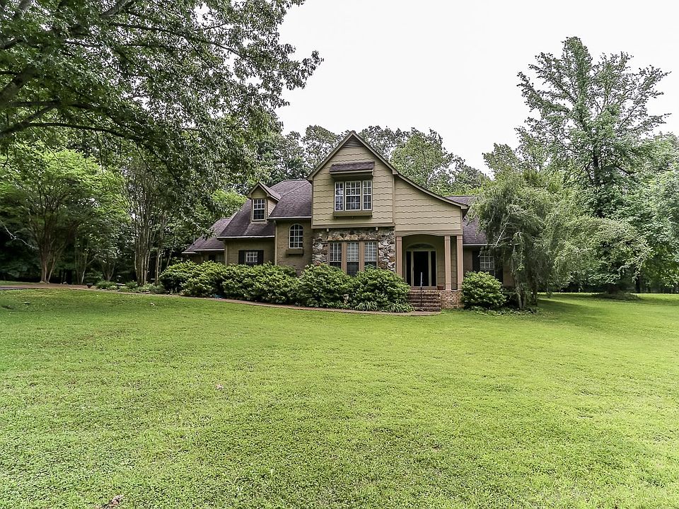 1st image of 670 Stewart Rd