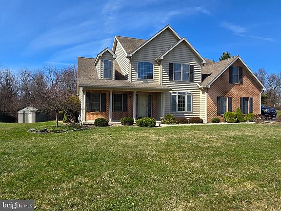 3rd image of 108 N Blackberry Ln