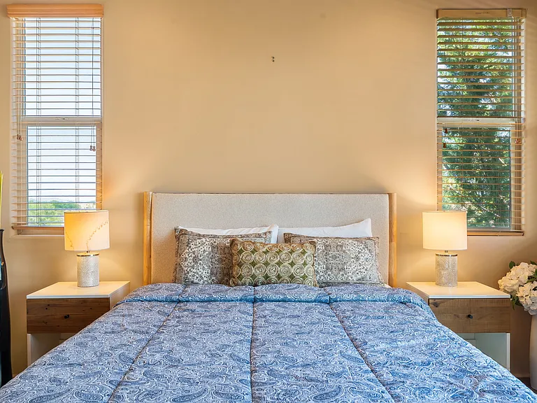Primary Bedroom / Queen Bed