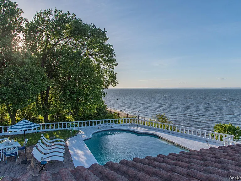 10 Beach Hill Dr — Photo 33