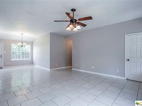 5th image of 35 Blue Roan Dr