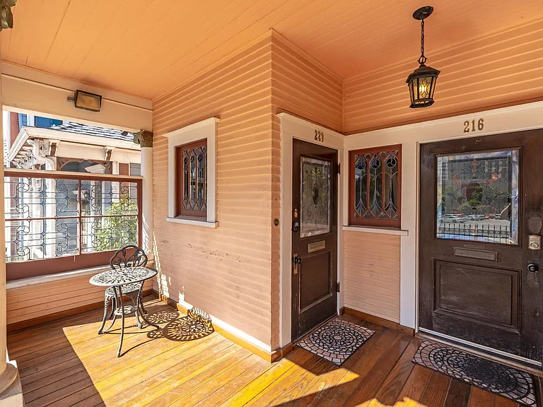 220 Ash St — Photo 21