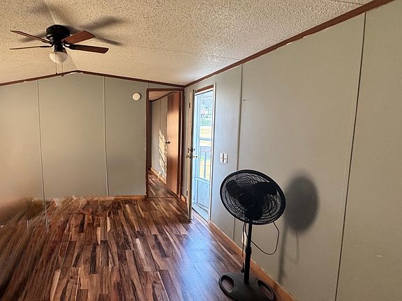 2nd image of 50 Circle T Rd