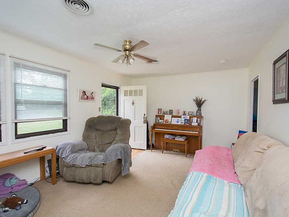 5th image of 245 Carey Ave