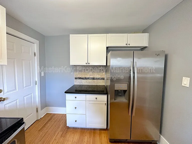 212 S State St — Photo 6