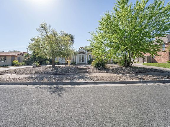 2nd image of 245 Oleander Ave