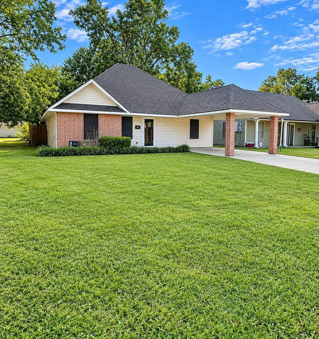 3 bed, 2.0 bath, 1347 sqft, $1,650 — Photo 1