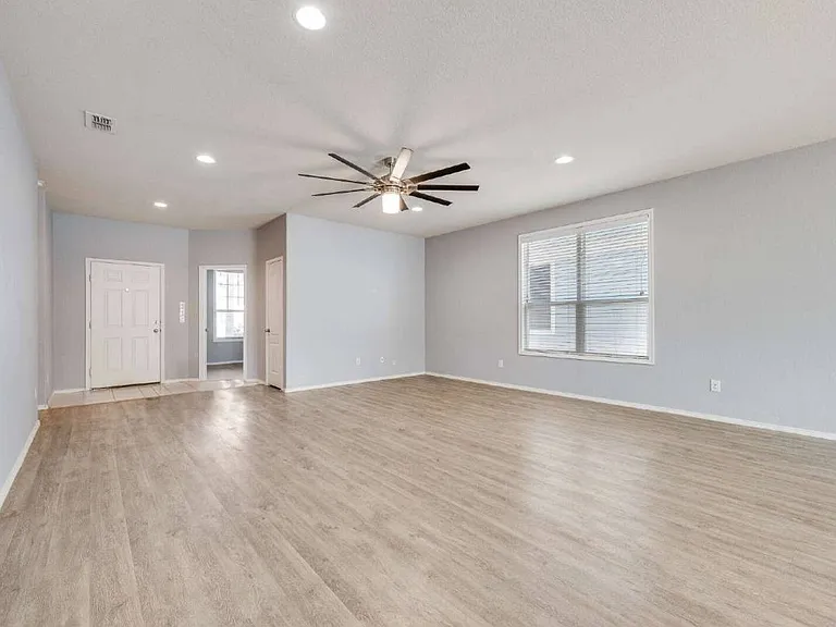 9004 Blackstone Dr — Photo 7
