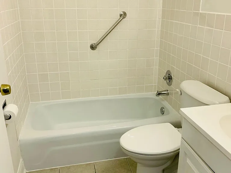 8232 Niles Center Rd #415 — Photo 12