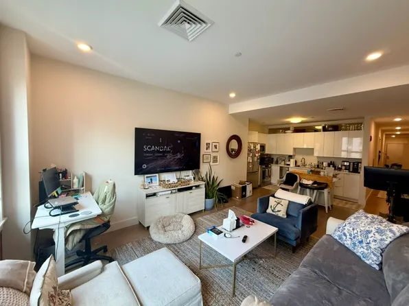 121 Portland St Unit 305, Boston, MA 02114
