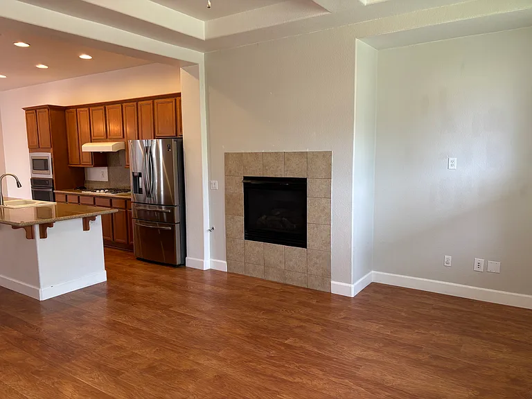 10765 Serratina Dr — Photo 9
