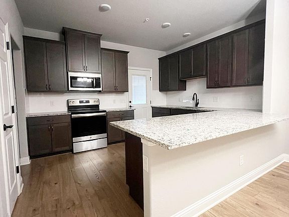 4th image of 456 Pine St