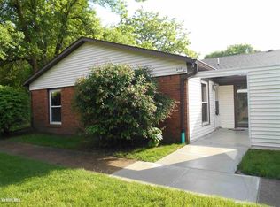 608 Kiwanis Ct APT 2, Freeport, IL 61032