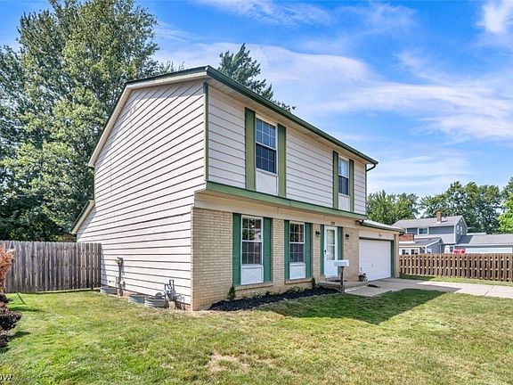 3rd image of 379 Ridgewood Dr