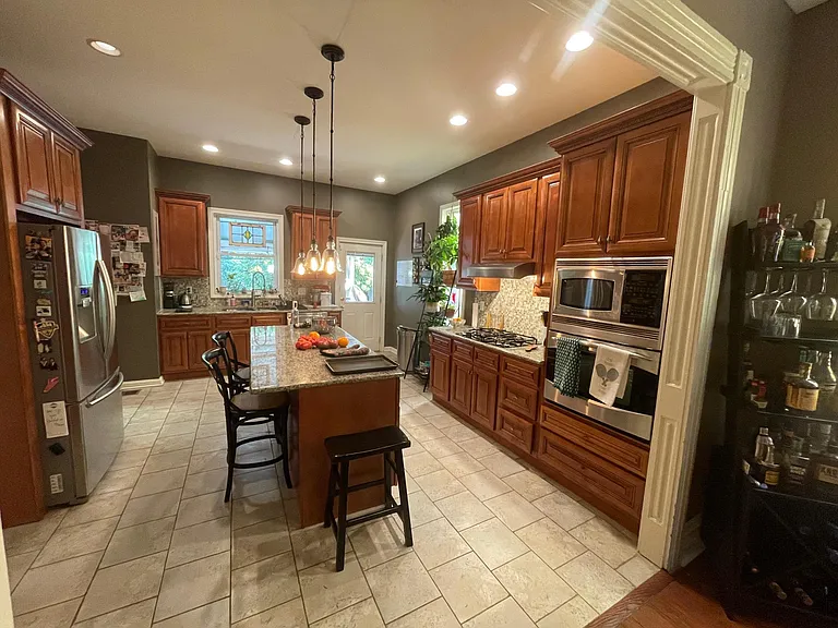 1303 Morton Ave — Photo 34