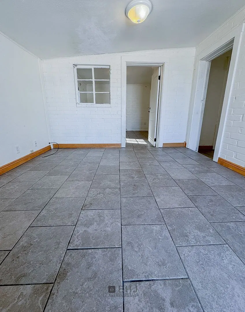 1216 N Gould — Photo 4