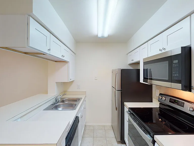 Lakewood Place — Photo 40
