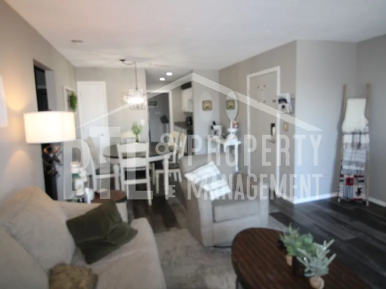 2907 Vineyards Pkwy #2 — Photo 8