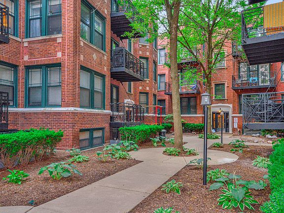 2nd image of 1144 W Pratt Blvd APT 2N