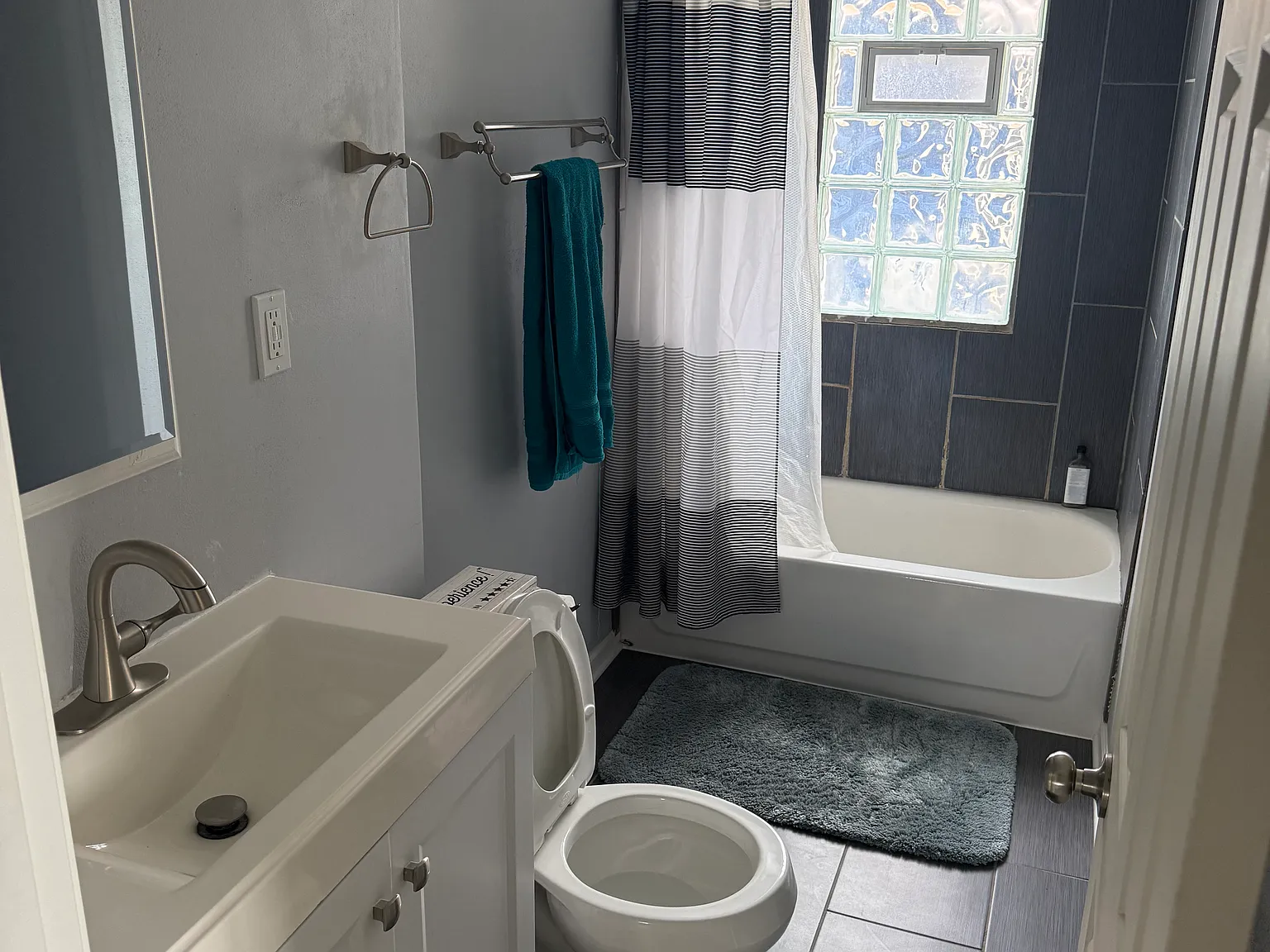 3 bed, 1000 sqft, $1,850 — Photo 4