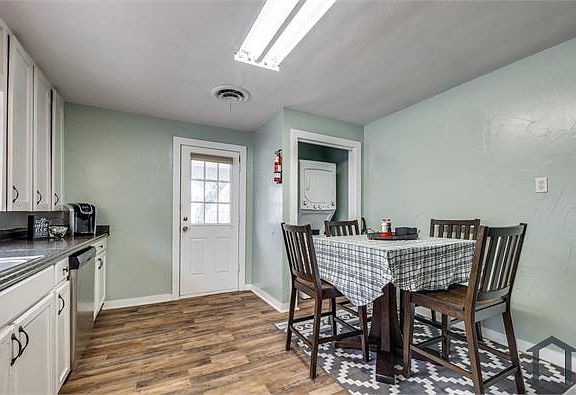 4th image of 1223 Peak St