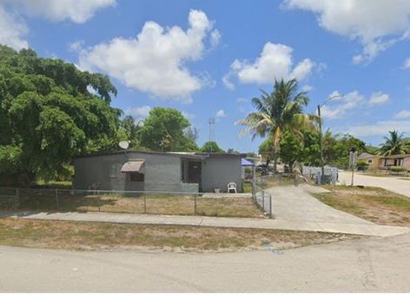 2361 NW 13th Ct
