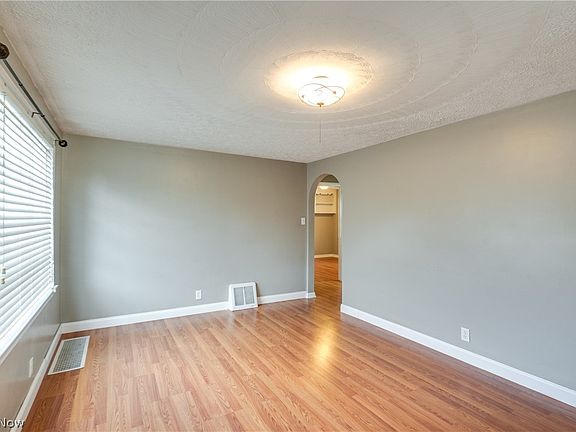 5th image of 1231 Spangler St NE